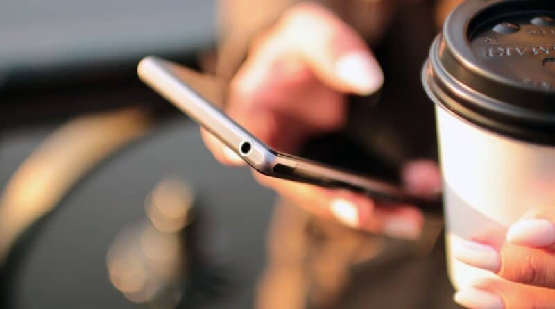 Flirten über SMS und WhatsApp – die besten Tipps und Tricks